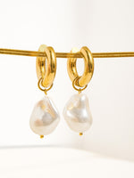 STATEMENT PEARL EARRINGS