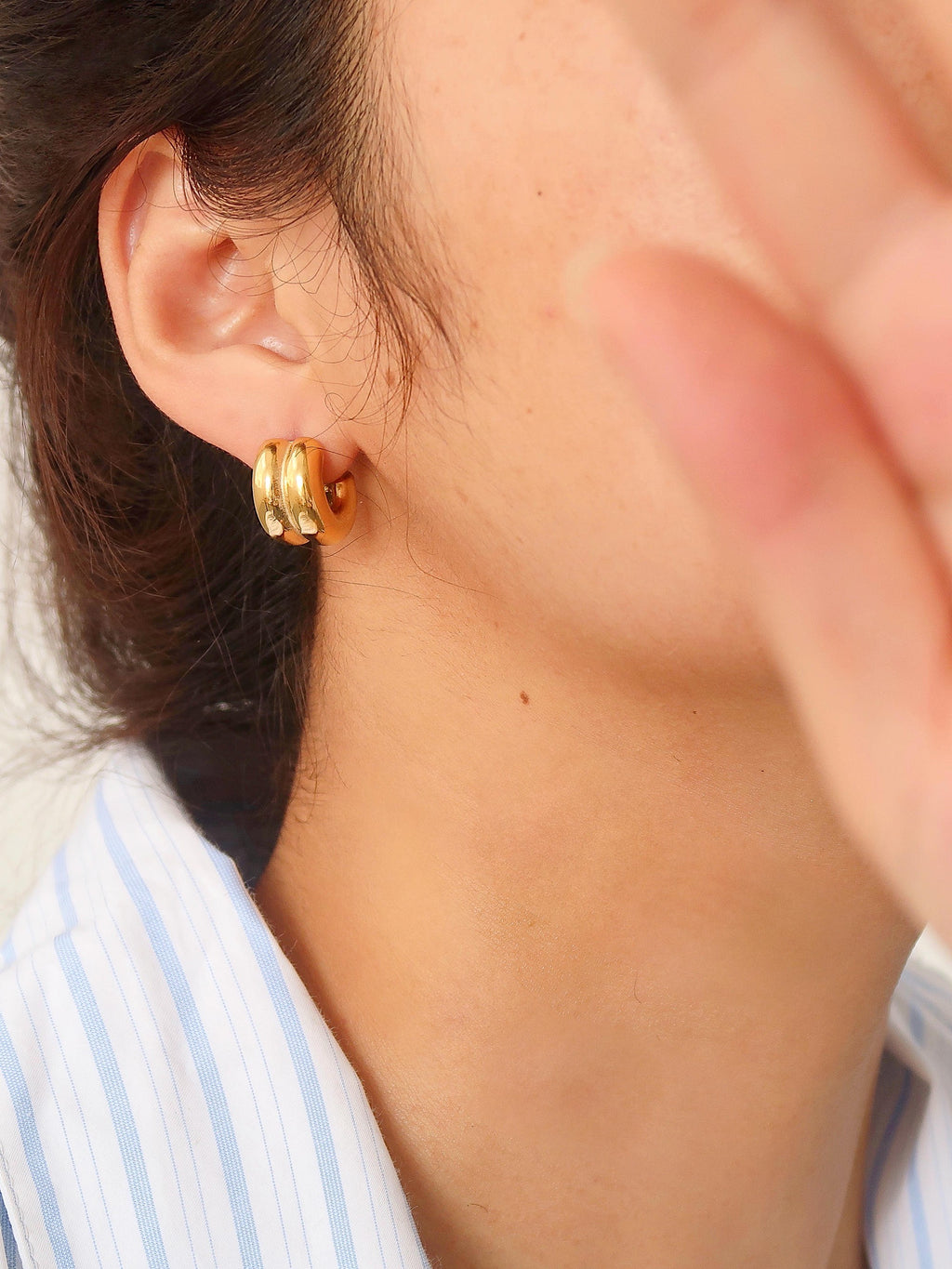 DOUBLE C HOOP EARRINGS - GOLD