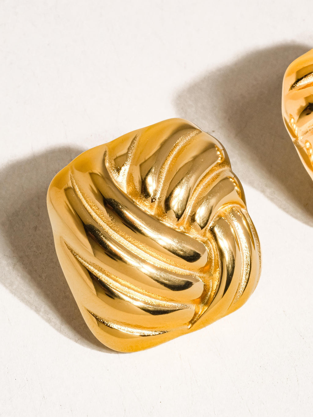 18K WAVY SQUARE EARRINGS