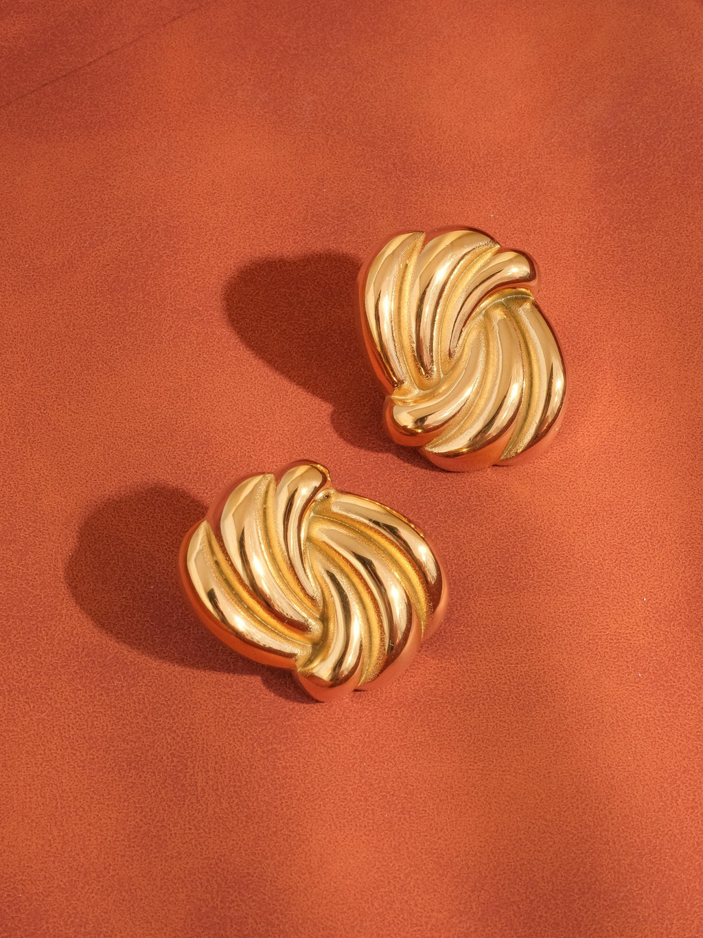 18K WAVY RECTANGULAR  EARRINGS
