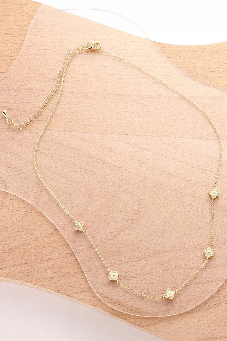 DAINTY CLOVER NECKLACE