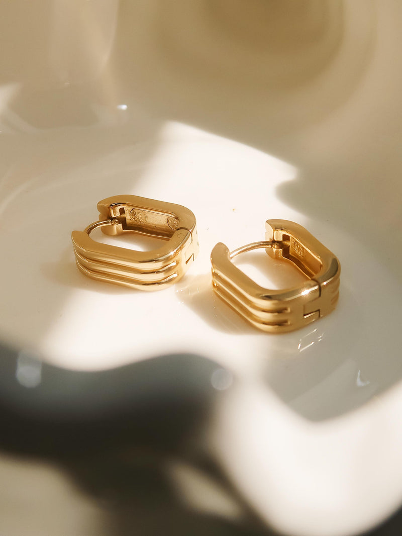 18K STRIPE HOOP EARRINGS