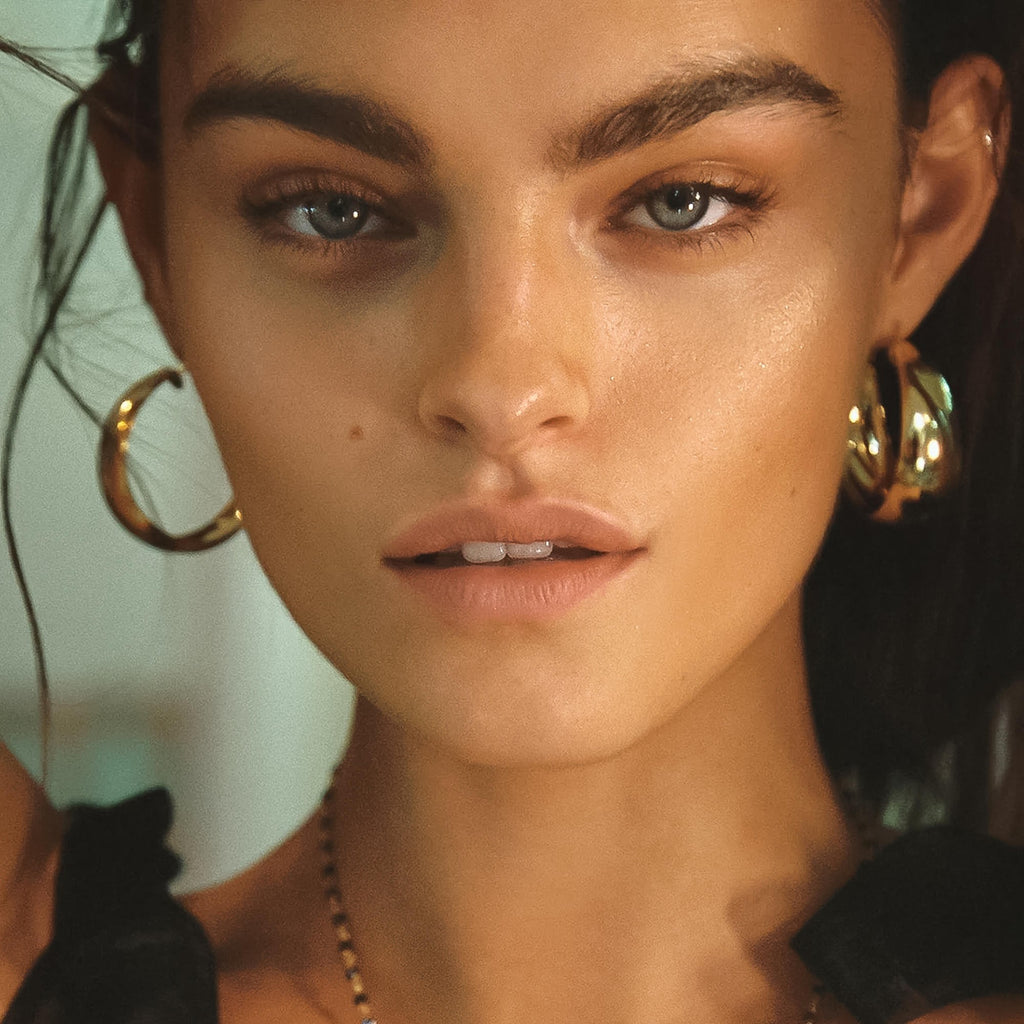CLASSIC C HOOP EARRINGS