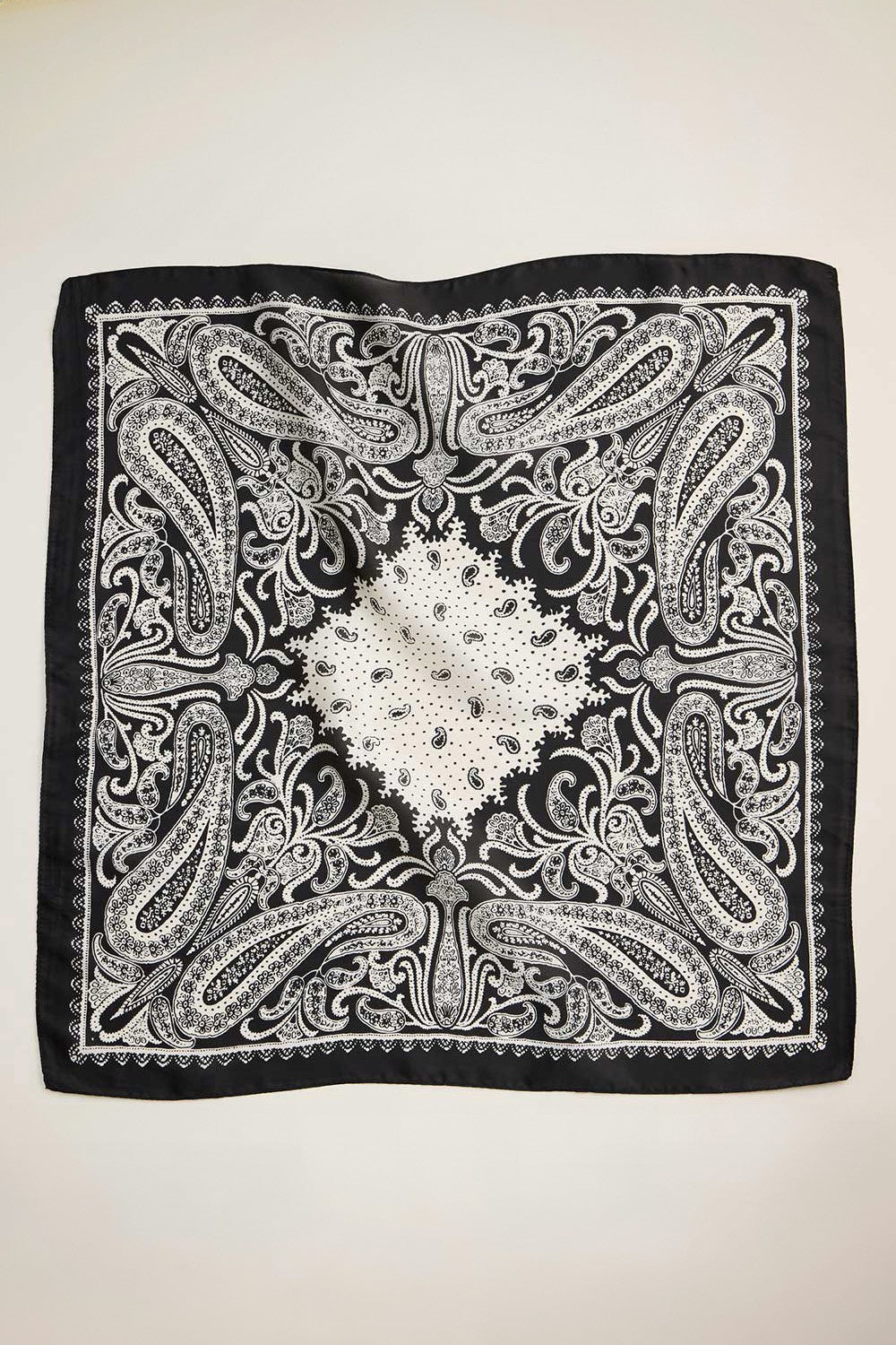BANDANA PATTERN SCARF - BL
